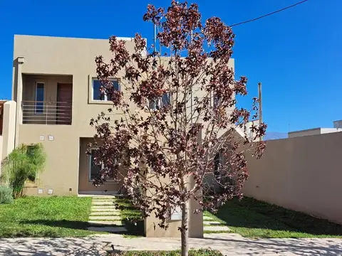 Exc. duplex vta 3 dorm jardin estrenar B° Estación Alvarado