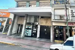 Centro de Martínez: Gran Depto de 4 Amb Reciclado. con Cocina Comedor y 2 Baños.