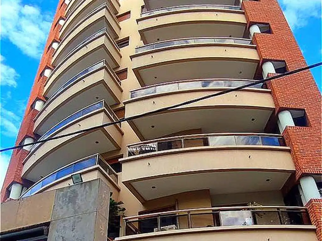 Departamento de 2 Dormitorios y cochera en venta zona plaza paso -La Plata