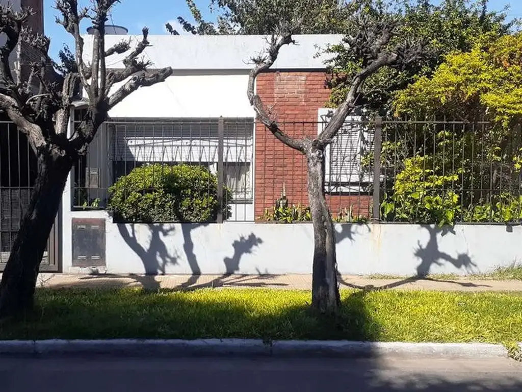 VENTA CASA VILLA INSUPERABLE TERRENO PROPIO JARDIN