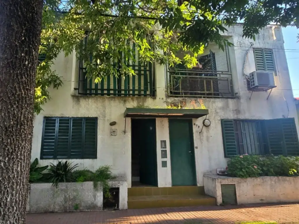 Venta Casa dos dormitorios y patio Barrio Alberdi