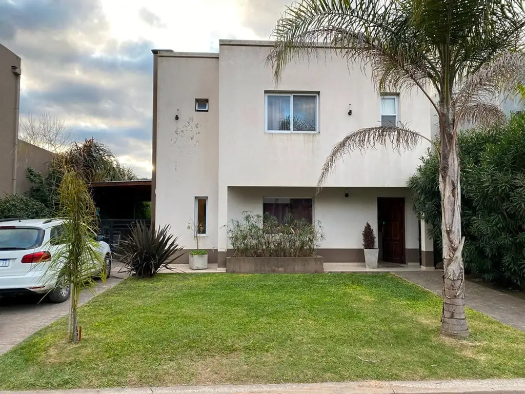 CASA EN VENTA :: 4 AMBIENTES :: B CERR. RINCON DE LELOIR