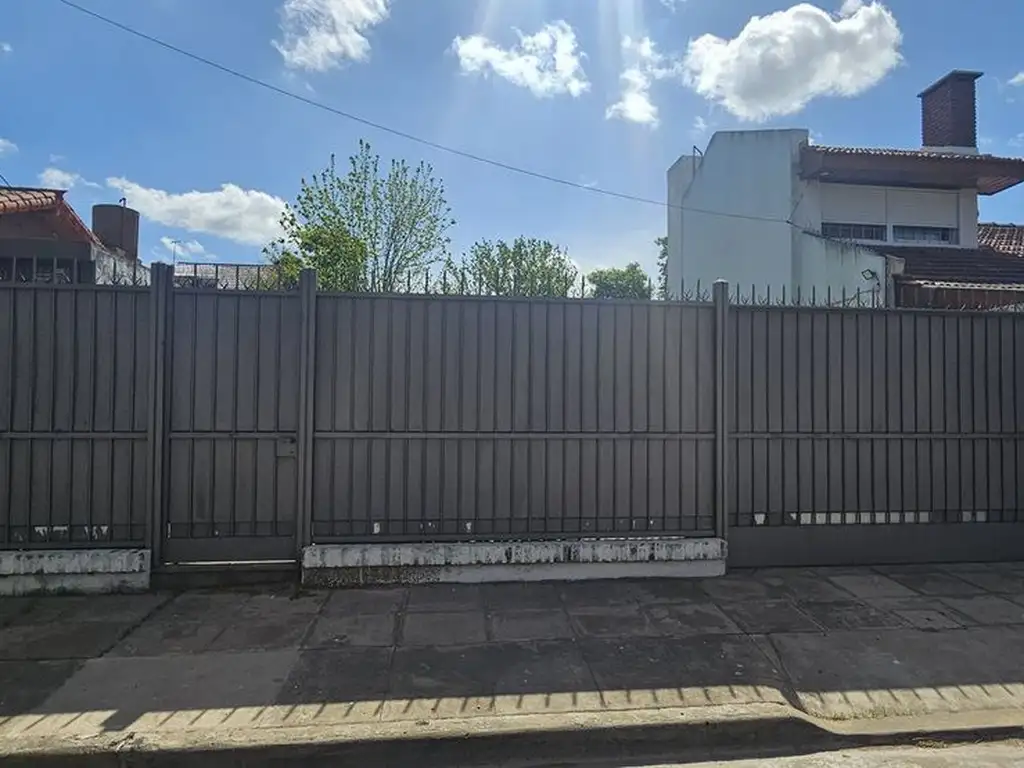 VENTA LOTE CON PORTÓN AUTOMÁTICO CIUDAD JARDÍN