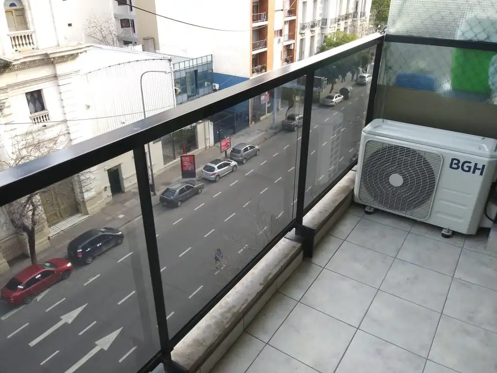 1 AMBIENTE AMPLIO  AL FRENTE CON BALCON Y AMENITIS