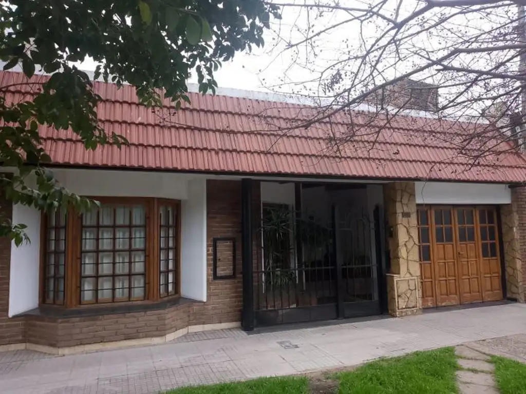 CASA DE 3 DORMITORIOS ALBERDI OESTE