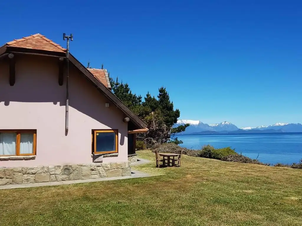 VENTA Casa de 3994 m2 de lote y 220 m2 cubiertos, con Costa de Lago, en Villa Verde, Bariloche