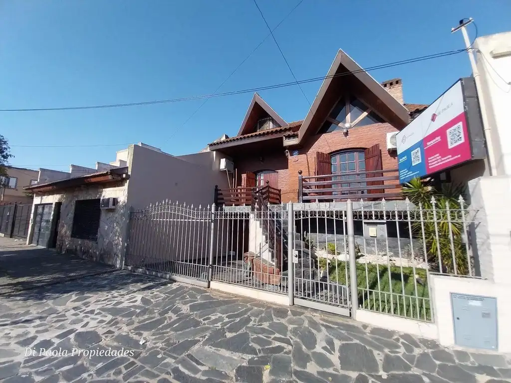 VENTA - CHALET CON 3 DORM, COCHERAS, FONDO Y PILETA! LOMAS