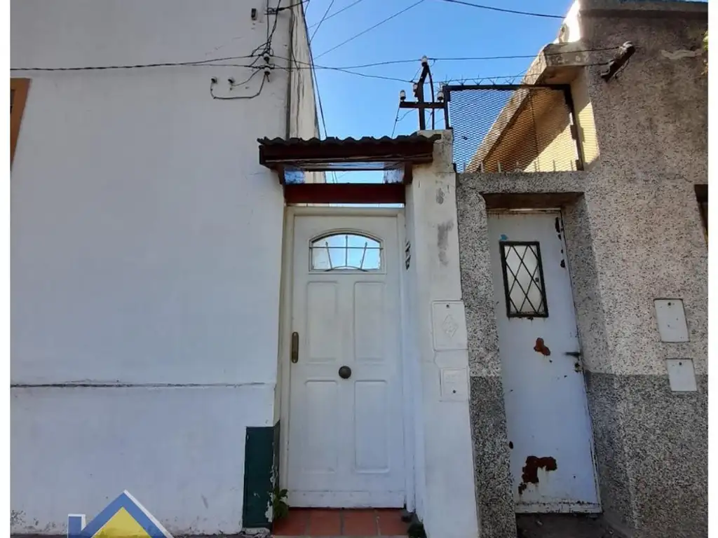 Casa al frente , 2 dormitorios en venta