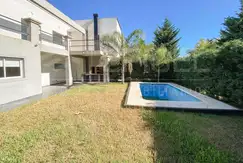 Casa en alquiler con piscina- Barrio Parque Jorge Newbery 