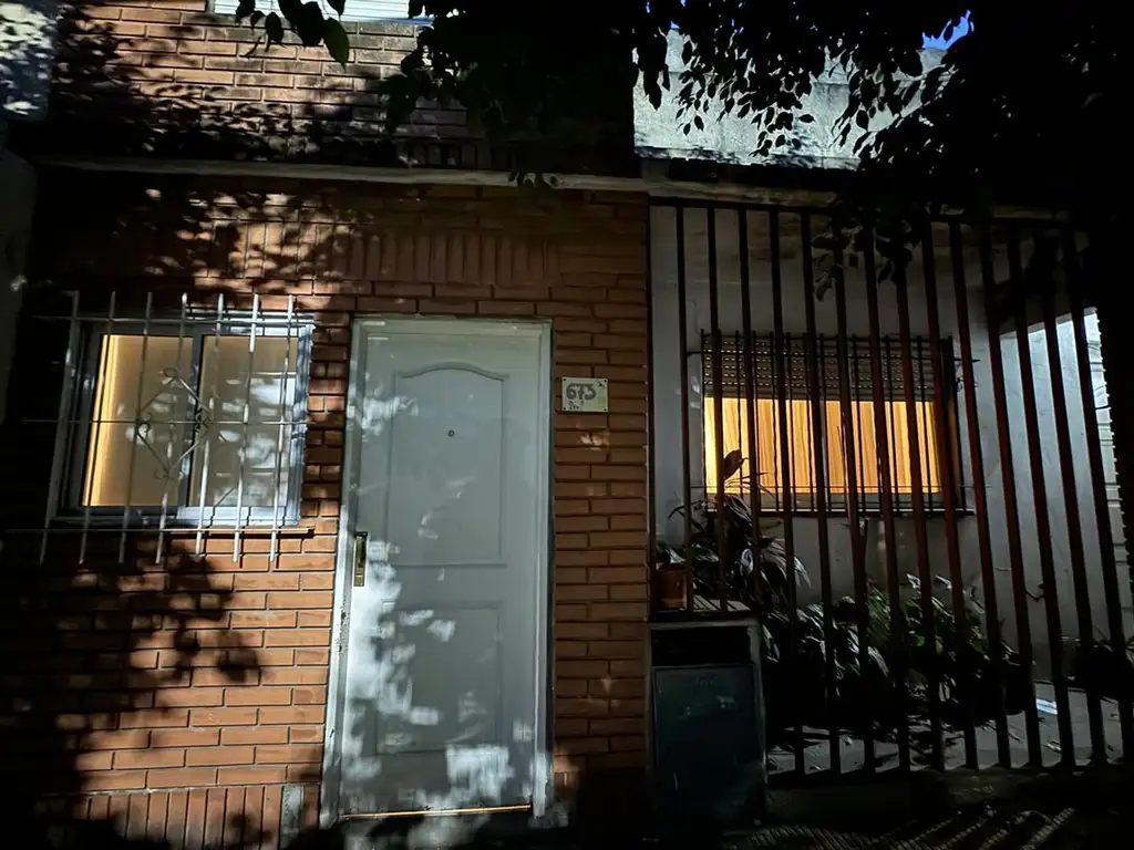 VENTA DE CASA 2AMB + DEPTO 2AMB EN VILLA SARMIENTO