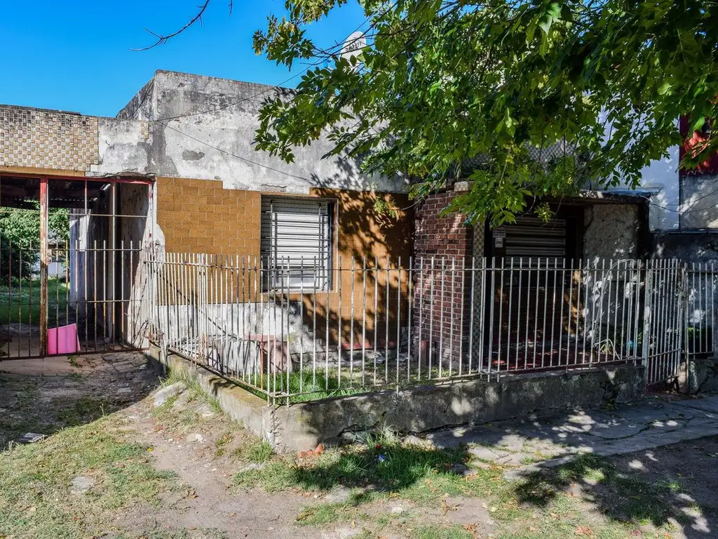 CASA EN VENTA RINGUELET - LA PLATA A DEMOLER