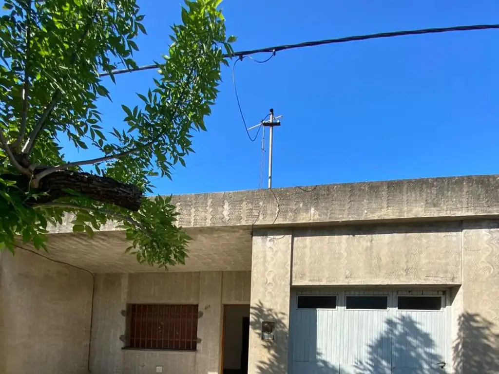 Venta de Casa 2 Dormitorios Con Patio y Cochera, Arroyo Seco