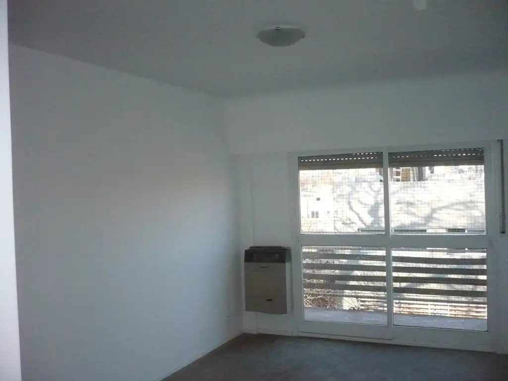 3 AMBIENTES FRTE CON BALCON VISTA ABIERTA AL ESTE 1 C/AV S. PEDRITO Y 2 AV. DIRECTORIO 3º X ESCALERA