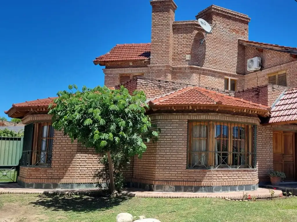 SE VENDE CASA DE CATEGORIA EN VILLA DOLORES