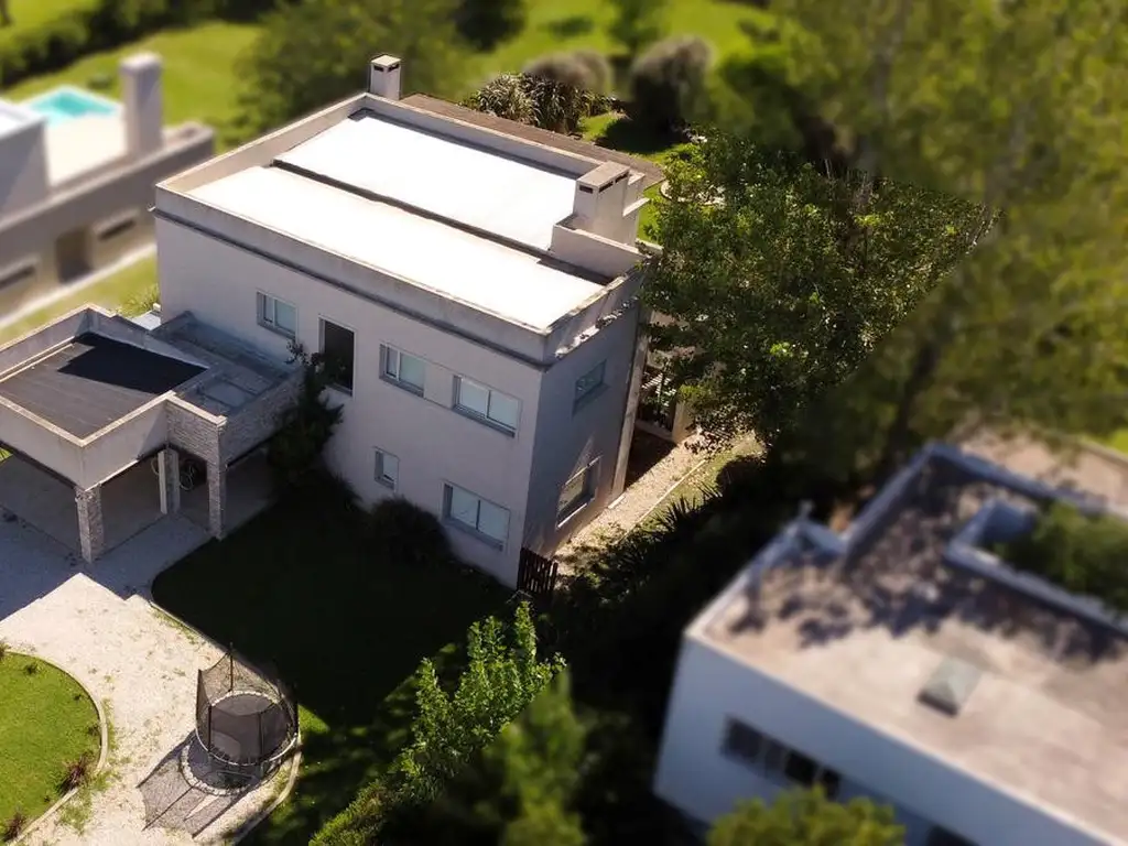 Casa Venta 6 ambientes a estrenar, 2 cocheras, 260m2, Country Lomas City Bell 173, City Bell