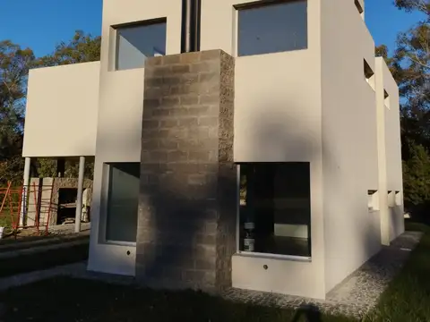 Casa en Venta - 3 dormitorios - USD 215.000