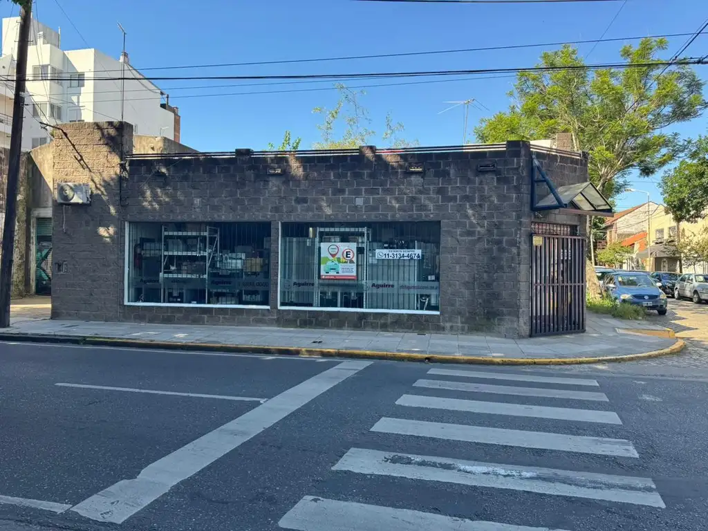 Local en  venta Sobre Av. Perón en San Fernando.