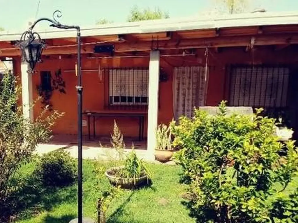 Casa en venta - 2 dormitorios 2 baños - 45mts2 - Berisso