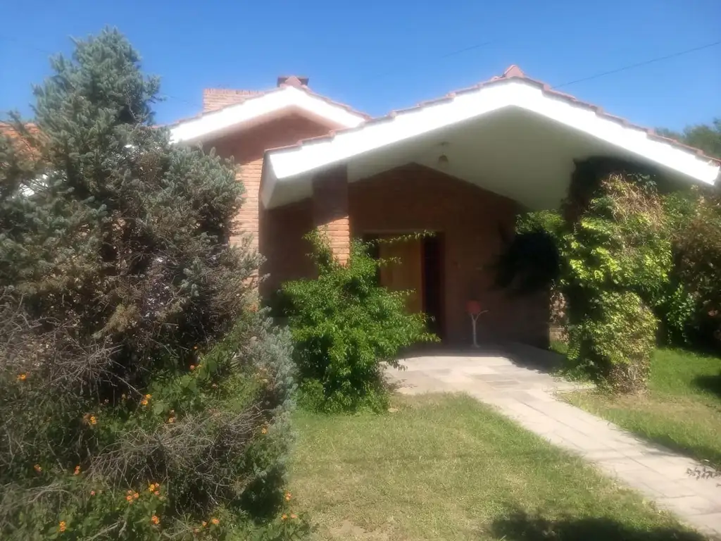 CASA + DOS CABAÑAS EN VENTA