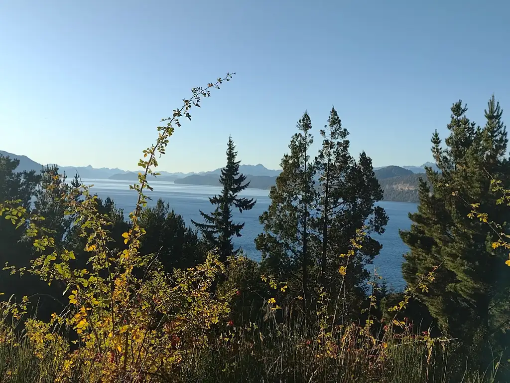 Venta Lote con vista panorámica al Lago a 23 km del centro de Bariloche.