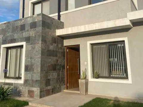 VENTA CASA 3 DORMITORIOS EN DOCTA