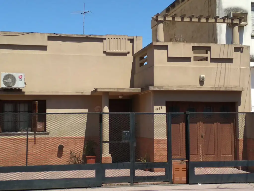 Casa en calle Baigorria al 1000 de Rosario. Barrio Alberdi.