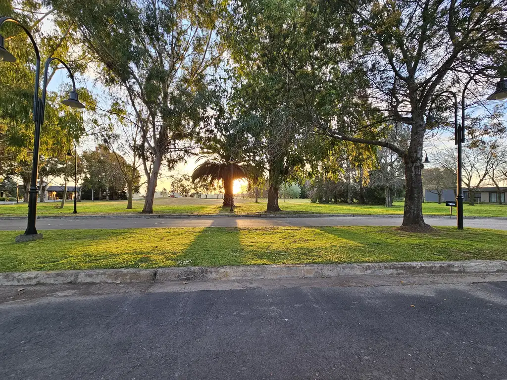 Haras Del Sur 2 Lote No Perimetral Ni En Esquina. Escriturado. Dueño Directo. Sin Comisión.