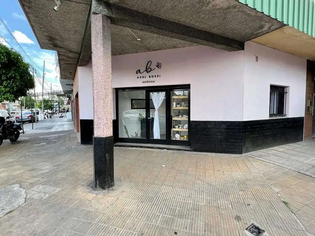 LOCAL COMERCIAL 26 M2 - EN ESQUINA - EN CENTRO COMERCIAL - CON RENTA