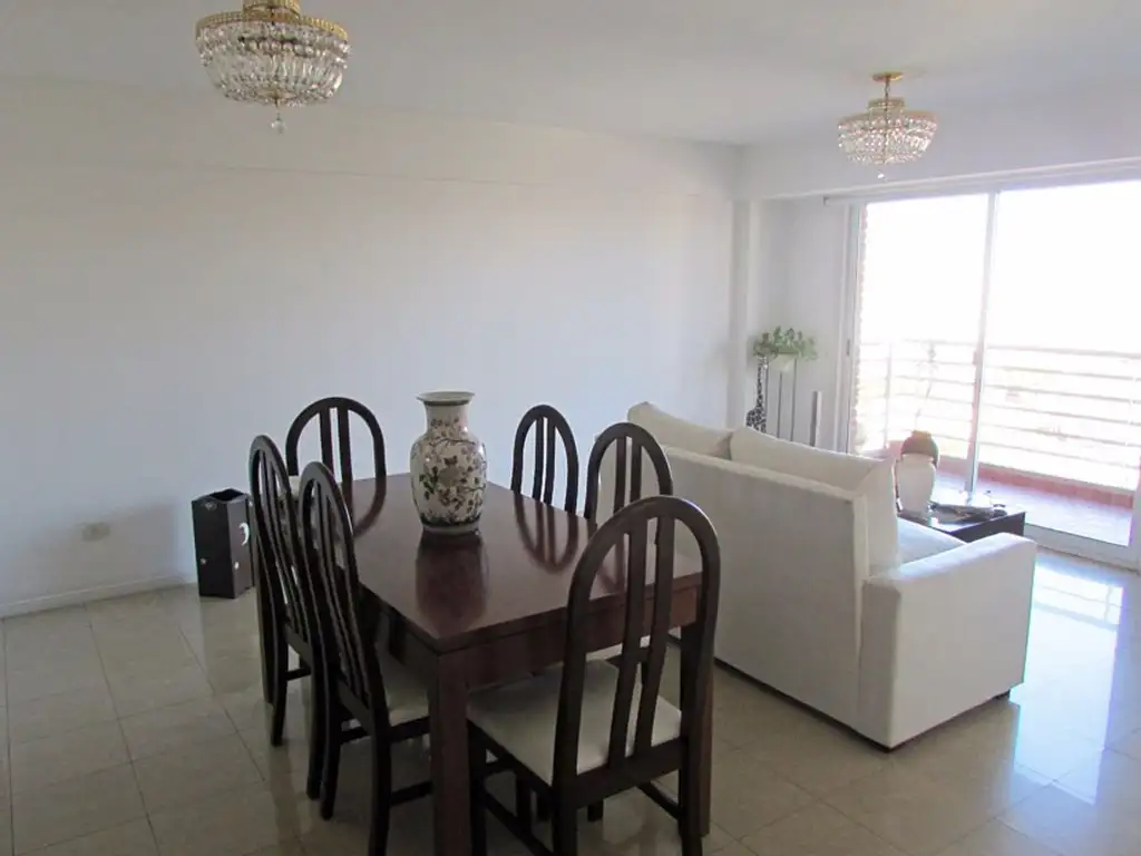 Departamento 4 Ambientes con Cochera en Venta - Moron