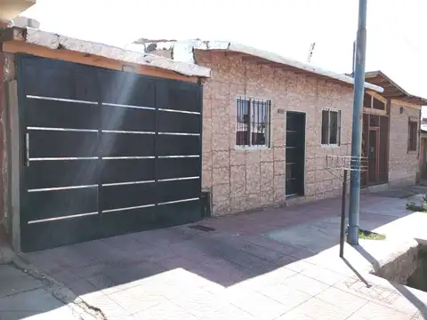 VENTA CASA CON DEPARTAMENTO INTERNO EN GODOY CRUZ