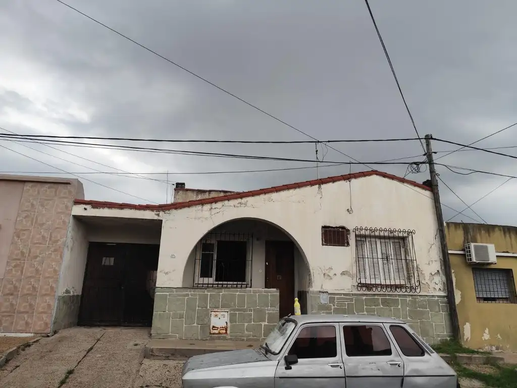 se vende casa a refaccionar