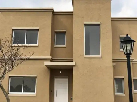 Casa en Venta en Pilar Del Este - 3 dormitorios