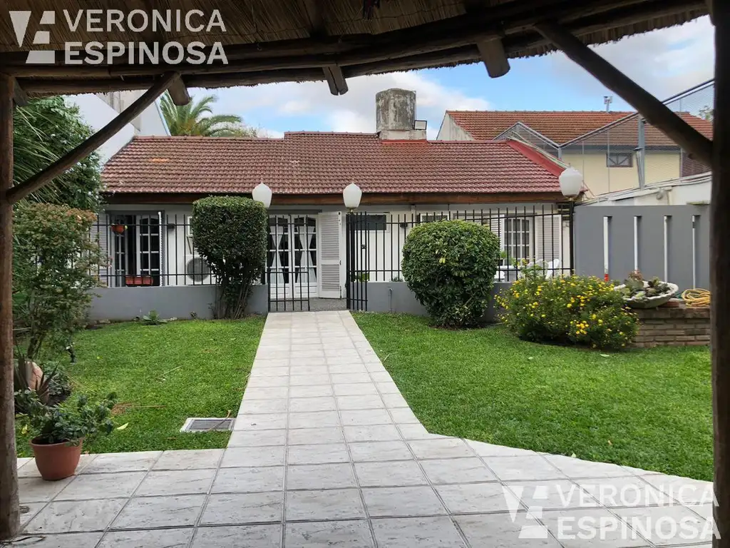 Casa de cinco ambientes en venta, Morón Norte