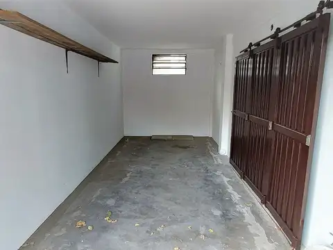 Venta de Cochera al fte. Independiente. Cerca de Av. H. Yrigoyen. Lanús