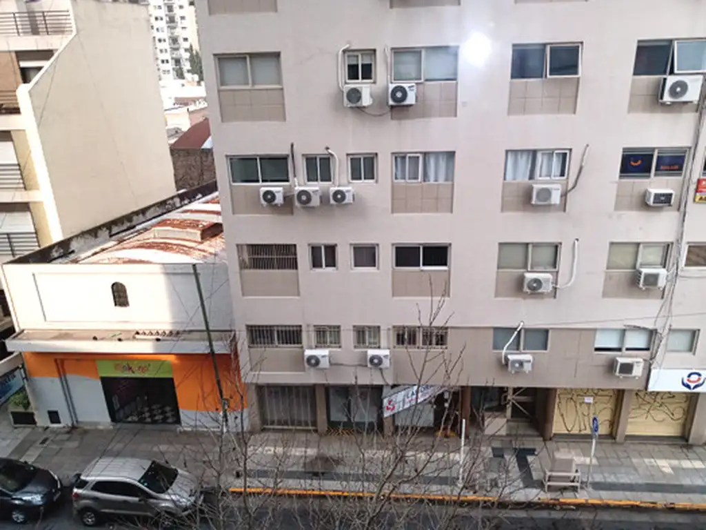 DEPARTAMENTO 3 AMBIENTES CON BALCÓN Y VISTA A LA CALLE. MONSEÑOR PIAGGIO 191 PISO 4 AVELLANEDA