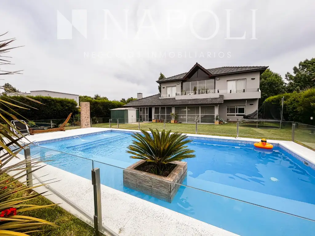 Venta de Casa en Dos Plantas, en El Lauquen Canning