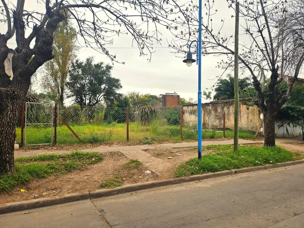 Lote baldío en el centro de Escobar