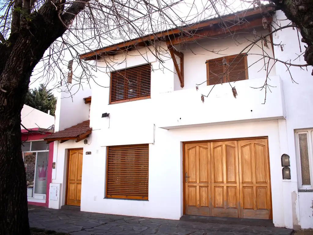 Casa en venta 3 ambientes en Alberti con jardín - permuta en CABA