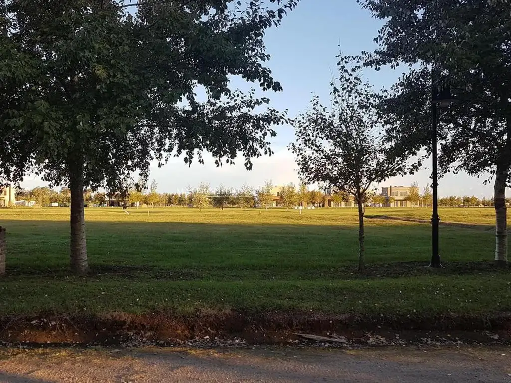 Lote en venta en La Plata Haras del Sur III a la laguna