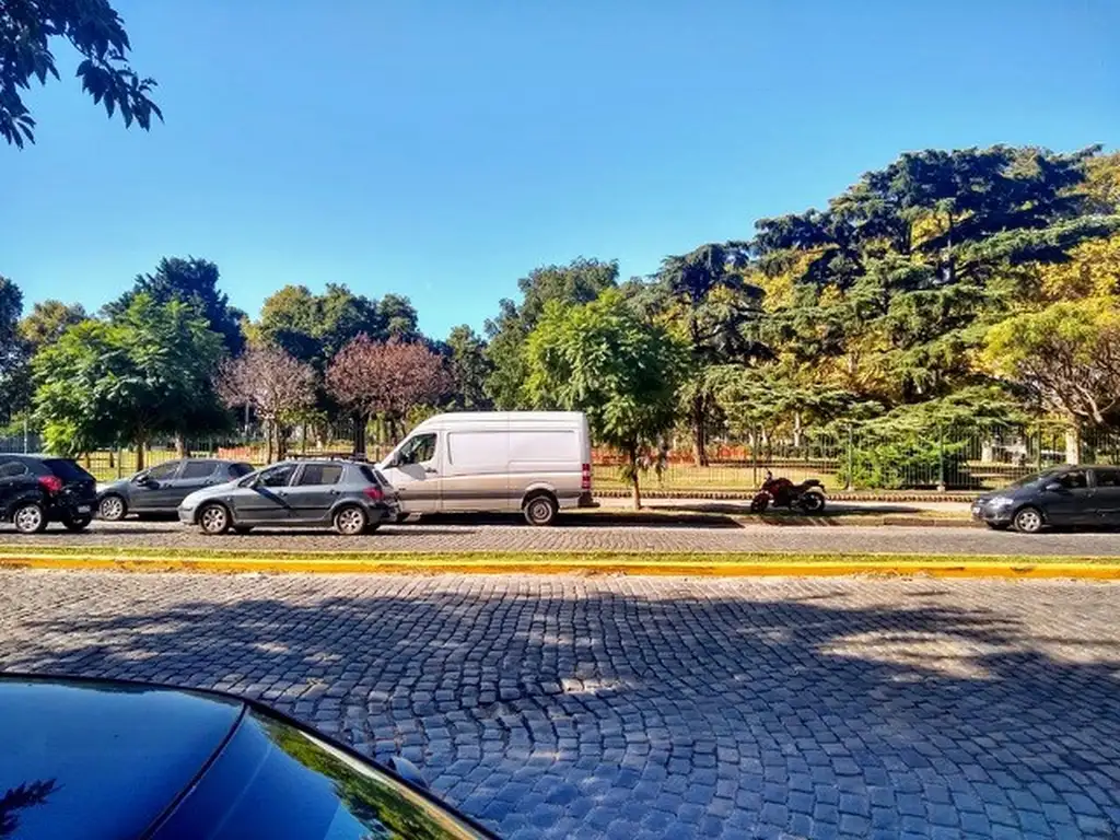 LOTE DE TERRENO PARA EMPRENDIMIENTO FRENTE AL PARQUE CENTENARIO