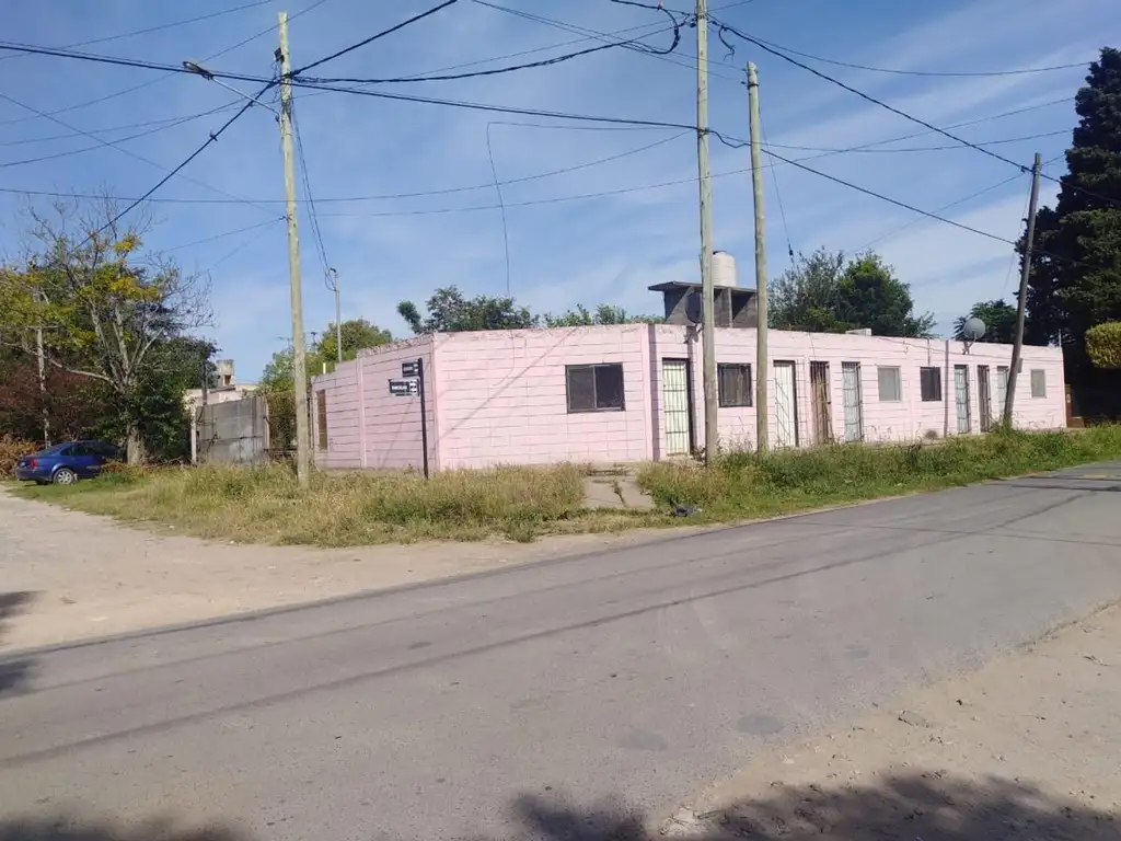 CINCO MONOAMBIENTES y un LOTE DE TERRENO BALDIO