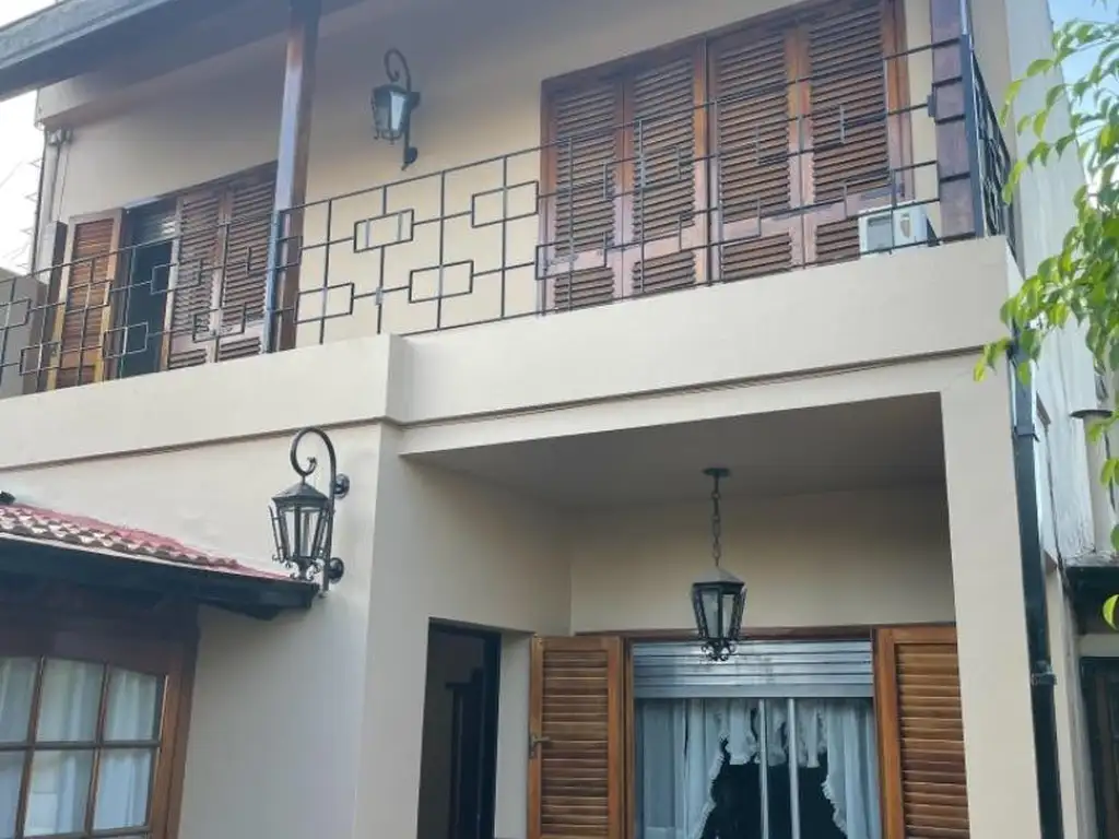 Casa tipo PH en venta en Merlo centro