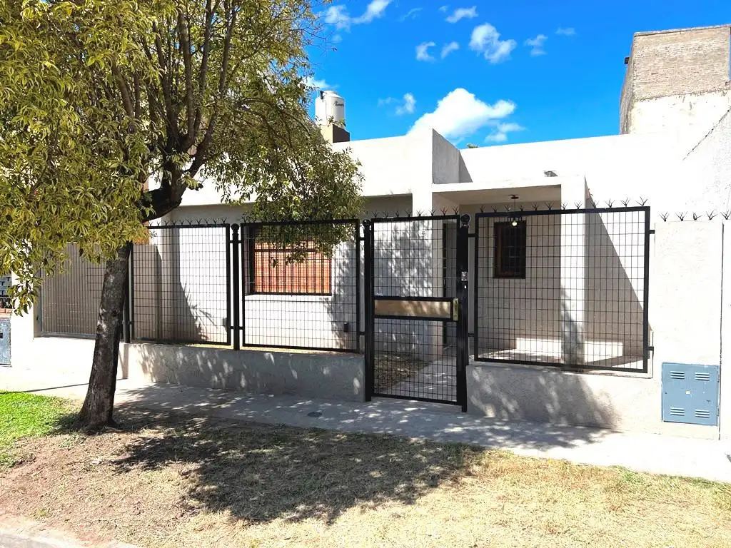 VENTA CASA 3 AMBIENTES EN VILLA ADELINA