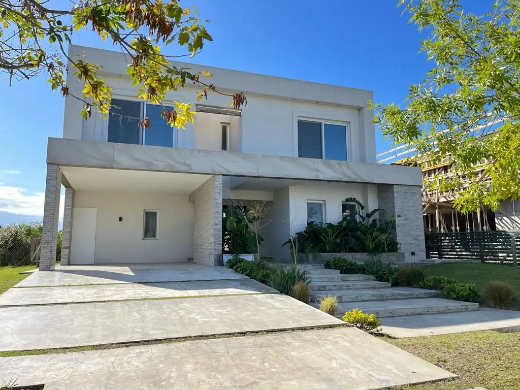 Casa en venta al Rio en Albanueva - Rincon de Milberg - Tigre