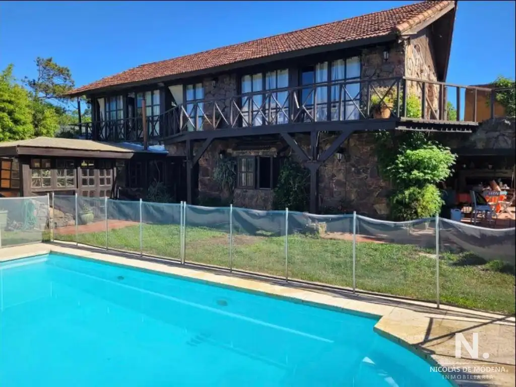 Vende casa a media cuadra del mar de 3 dormitorios, Pinares, Punta del Este