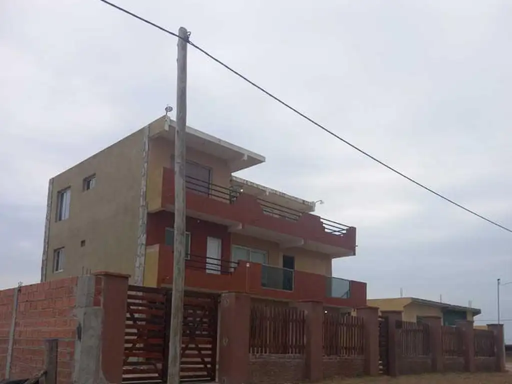 Dúplex en venta - 3 dormitorios 3 baños - 180mts2 - San Clemente Del Tuyú