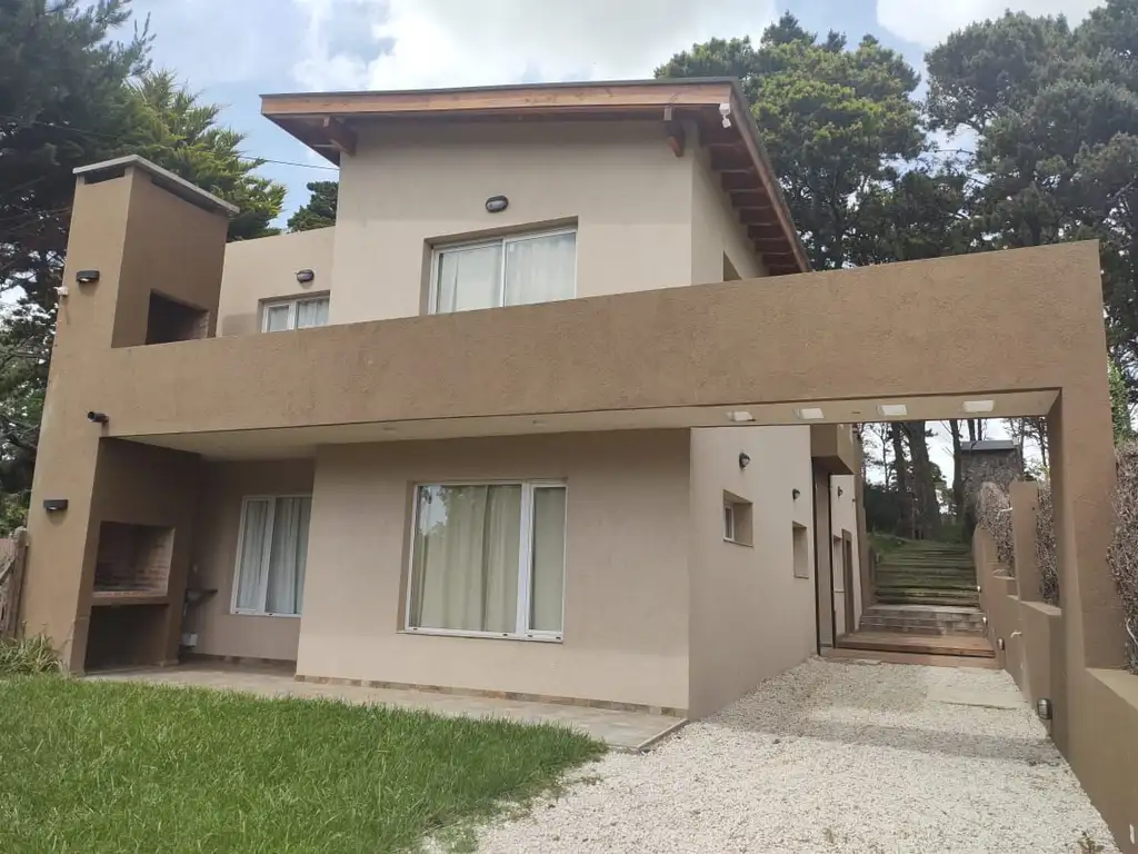 2 dptos y 1 duplex de 3 amb a estrenar a 650 mts del mar