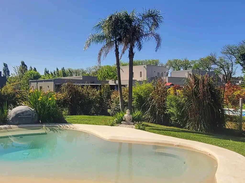 Pilar del Este. Santa Guadalupe. Alquiler temporario Casa 3 dormitorios con piscina