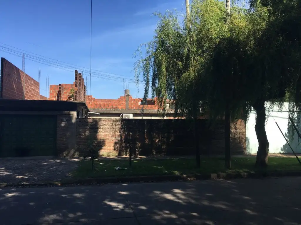 Casa con local en Lomas de Zamora Oeste