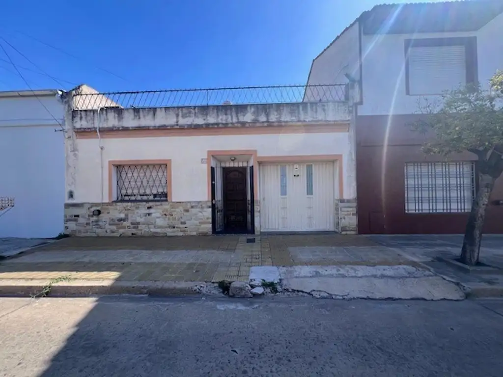 Venta de casa en PB lote propio en Ciudadela.